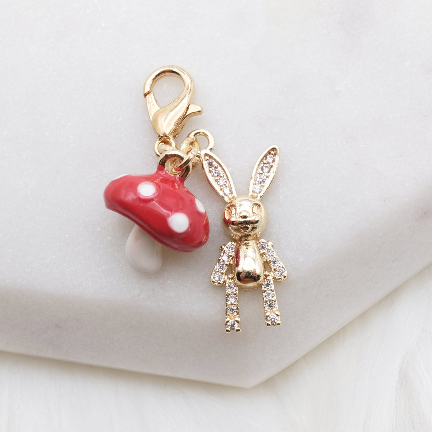 Woodland Hop Lil-Charmlet