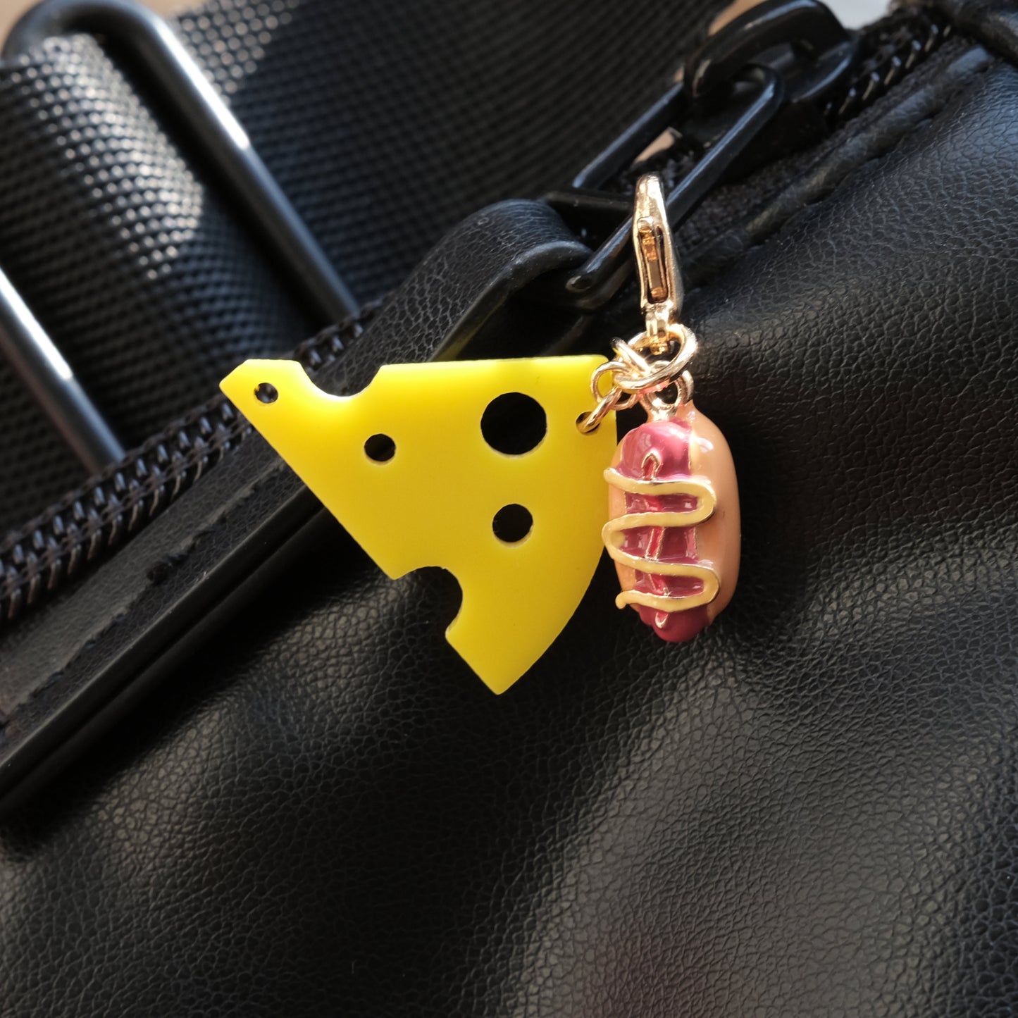 Cheesy Hotdog Lil-Charmlet