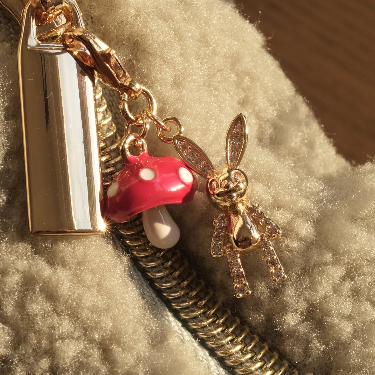 Woodland Hop Lil-Charmlet