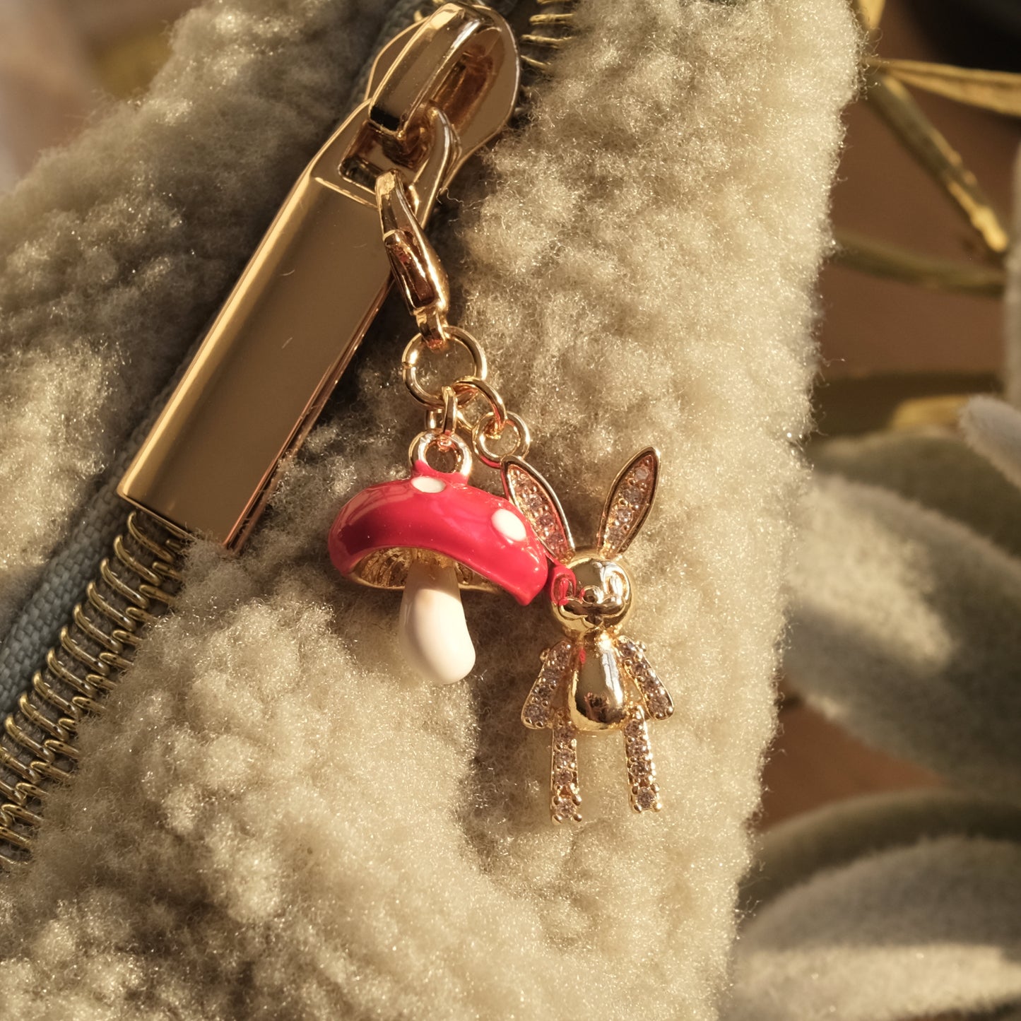 Woodland Hop Lil-Charmlet