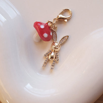 Woodland Hop Lil-Charmlet